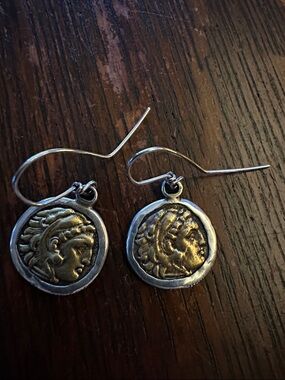 🇹🇷 I got these at The Bodrum castle gift shop. I think it’s Zeus. Copper silver